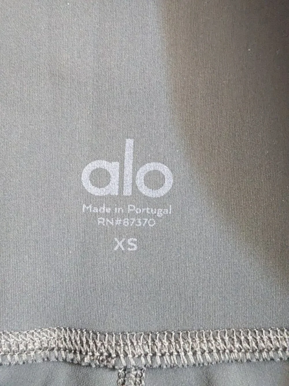 EUC LIKE NEW ALO YOGA VAPOR LEGGINGS SIZE XSMALL